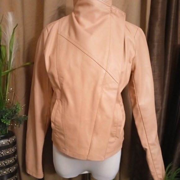 Stylish Pink Faux Leather Jacket 🌸😎💅 - Picture 3 of 7